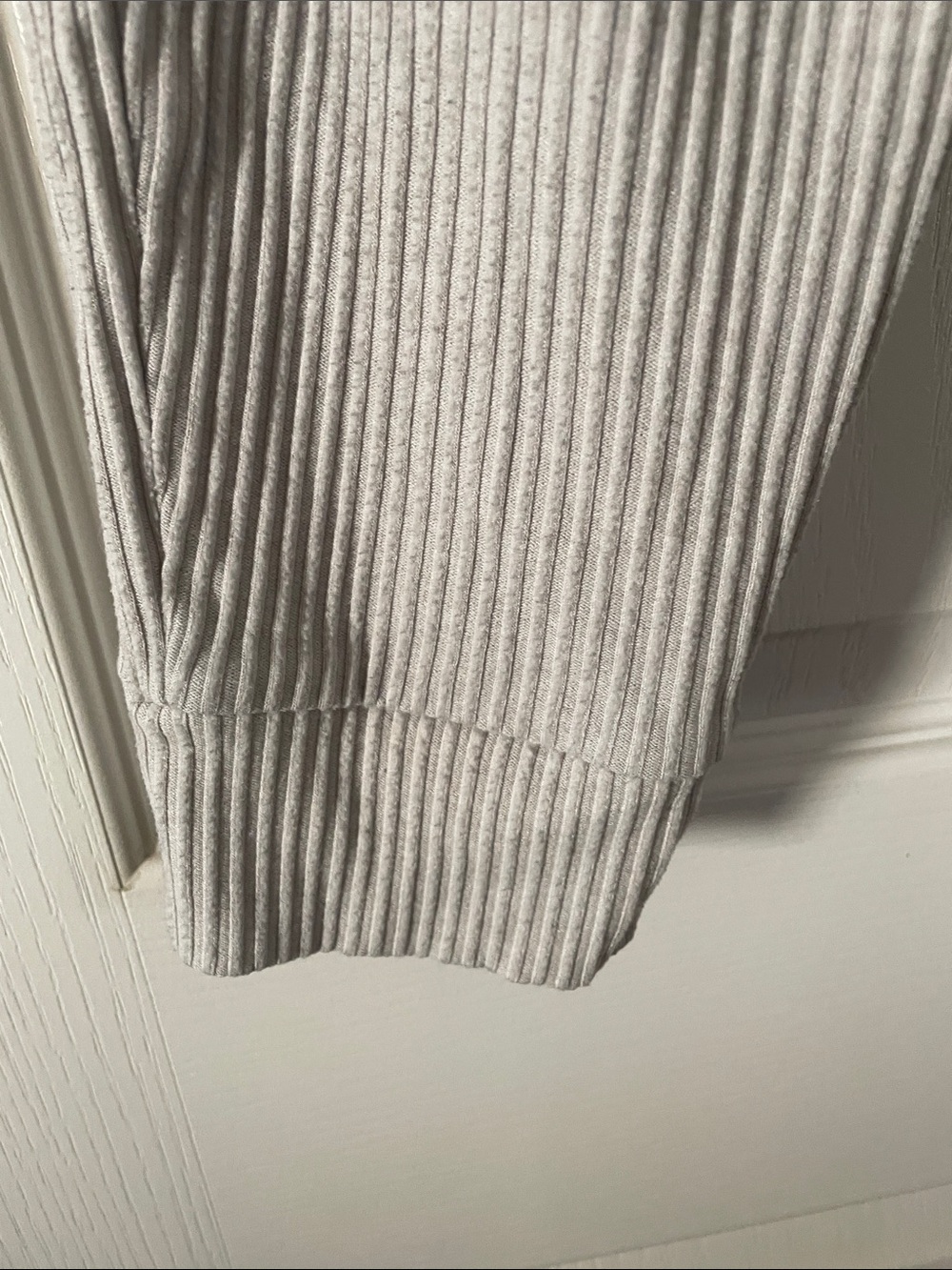ALO YogaLight Gray Ribbed Jogger M - Picture 2 of 5